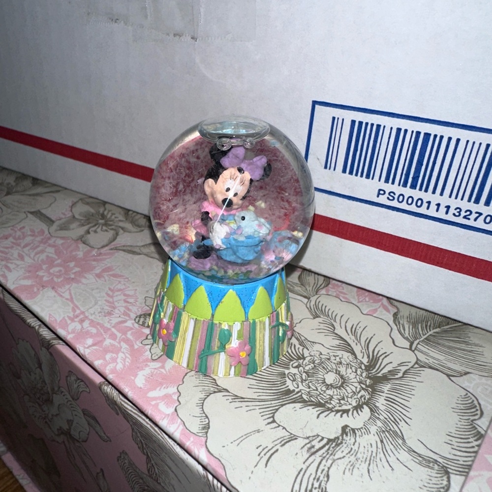 EASTER MINNIE Colorful mini mouse Snow Globe